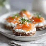 Aperitivo de Salm&oacute;n y Queso Crema: Textura Crujiente en 30 Minutos