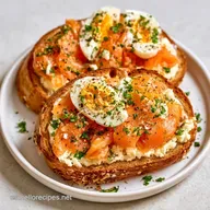 Canapés Salmón y Huevo con Queso Crema