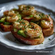 Crostini de Camarones al Ajo con Aguacate Crujientes