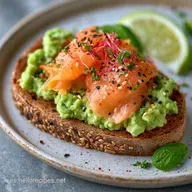Montaditos de Salm&oacute;n y Aguacate: Base Crujiente